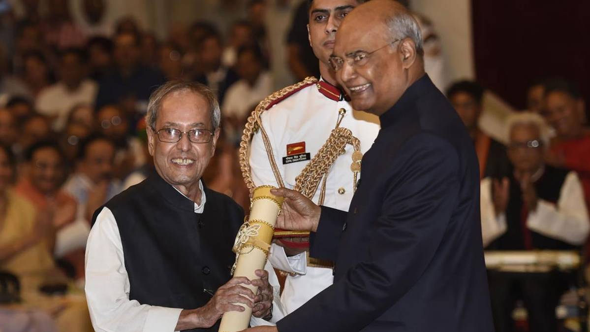 प्रणब मुखर्जी को भारत रत्न सम्मान से नवाजा गया