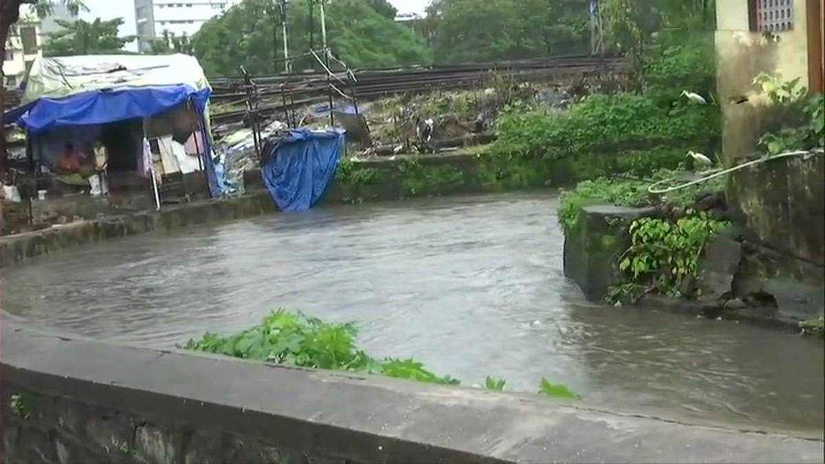 देश के कई राज्यों में बारिश से हाहाकार