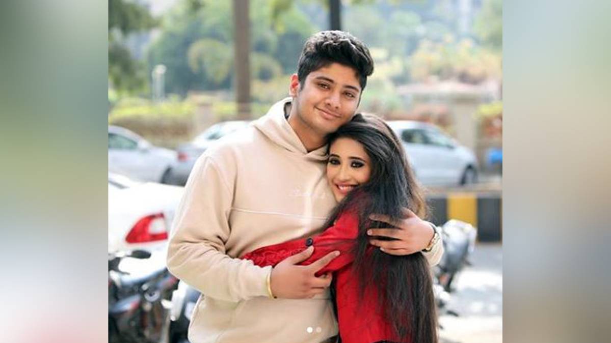 भाई संग शिवांगी जोशी