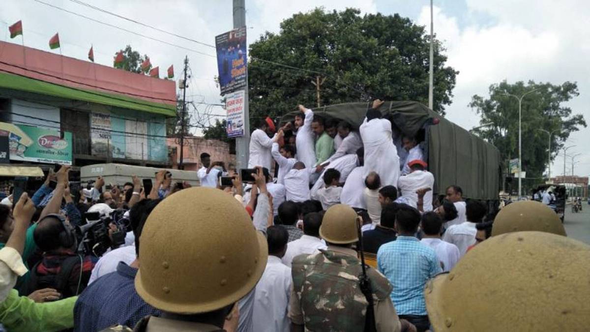 रामपुर में राजनीतिक रण का जबरदस्त एक्शन