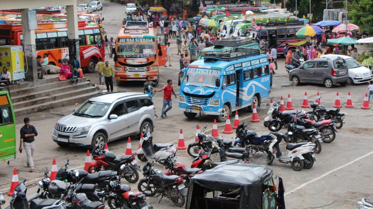 श्रीनगर का एक बाजार (फोटो- twitter, J&K Police)