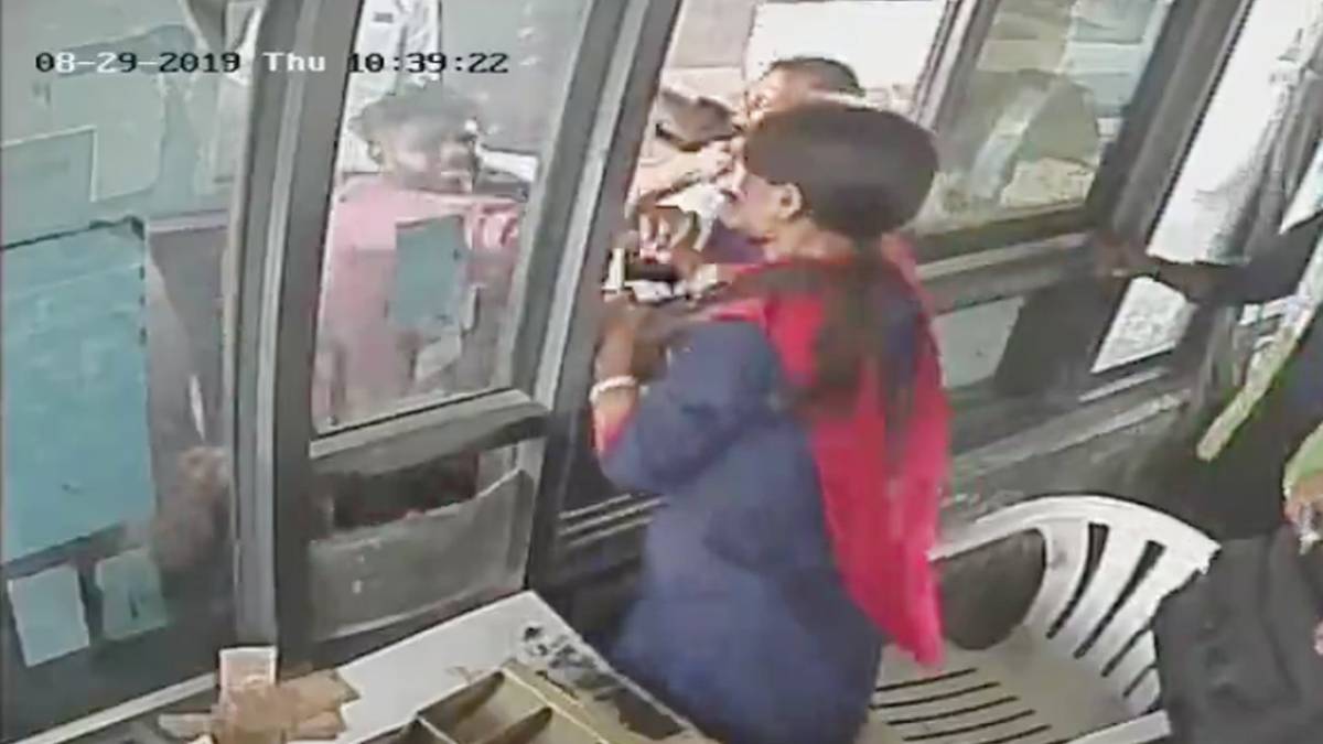 कैमरे में कैद युवक की दबंगई