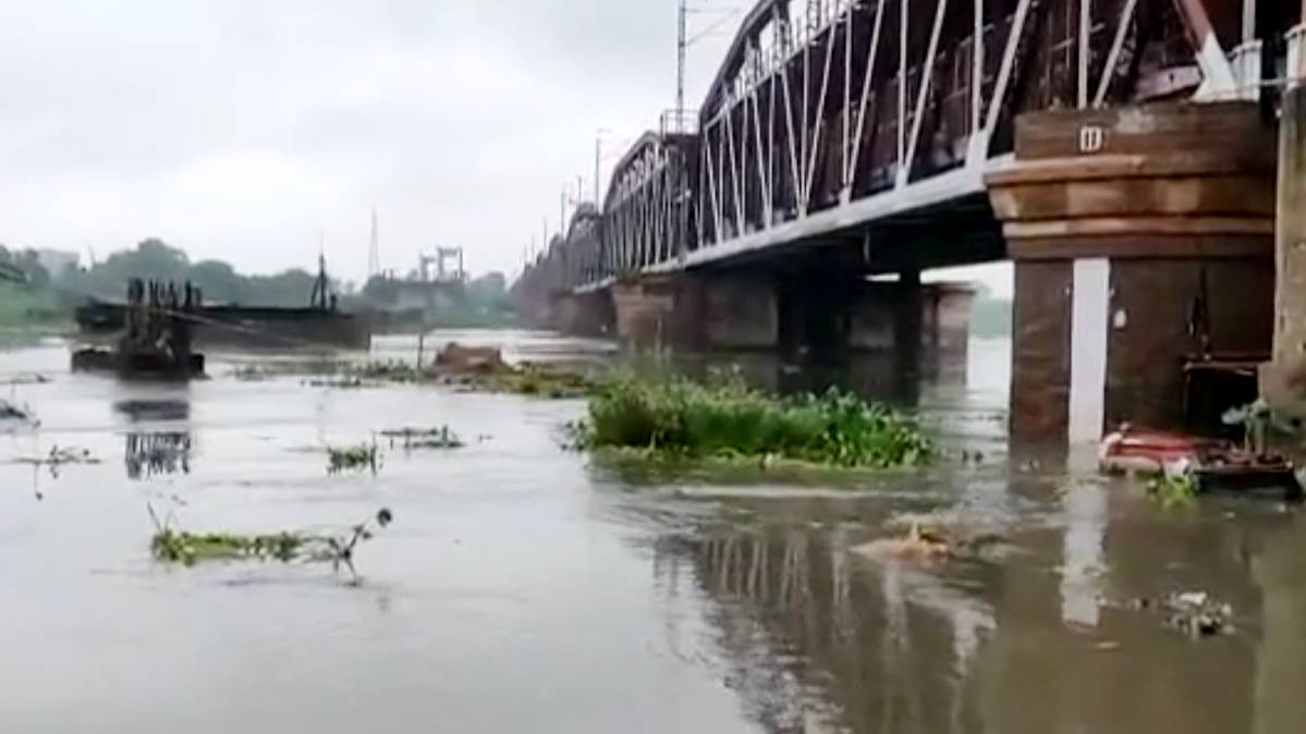 दिल्ली में यमुना खतरे के निशान पर पहुंची (फोटो वीडियो ग्रैब)