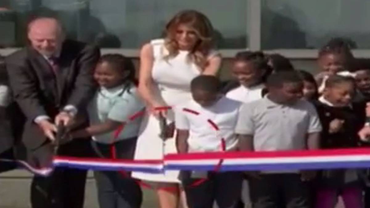 उद्घाटन के दौरान नहीं चली मेलानिया ट्रंप की कैंची