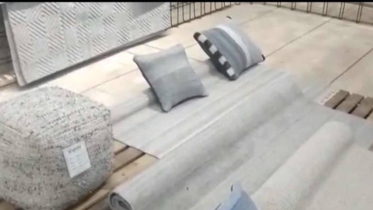 प्लास्टिक से बने कुशन