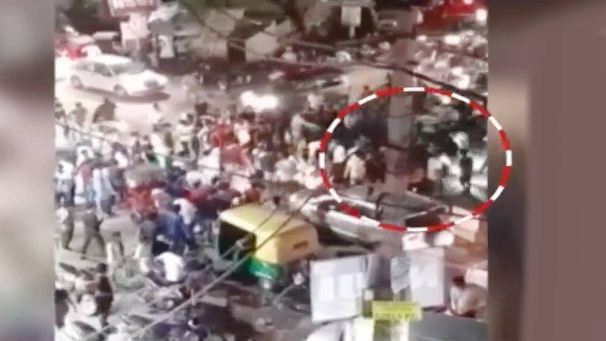 नजारा दिल्ली के मॉडल टाउन की गुप्ता कॉलोनी का