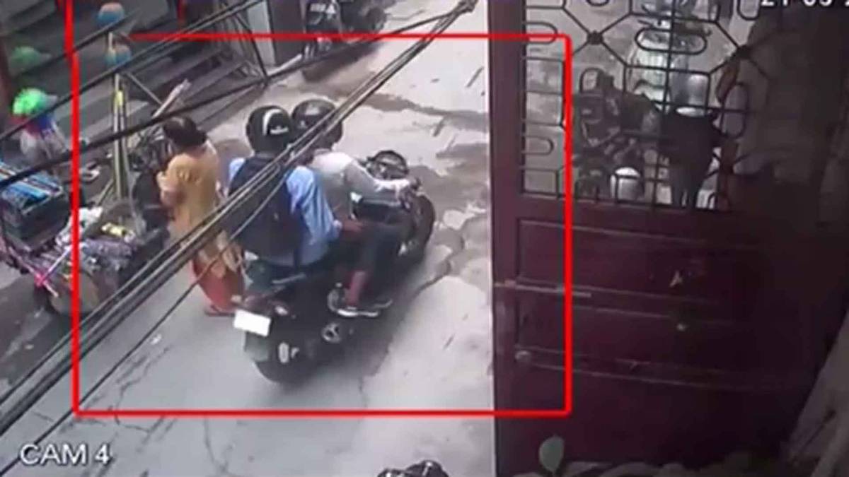 महिला से चेन छीनकर फरार स्नैचर