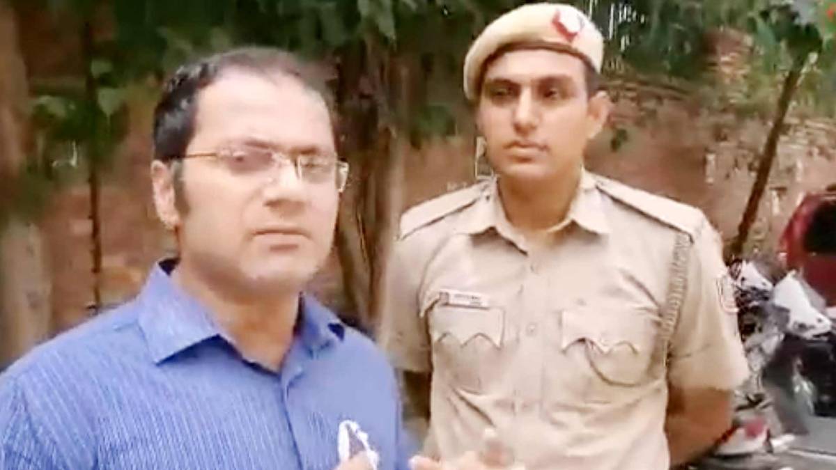 कॉन्सटेबल अमित (फोटो वीडियो ग्रैब)