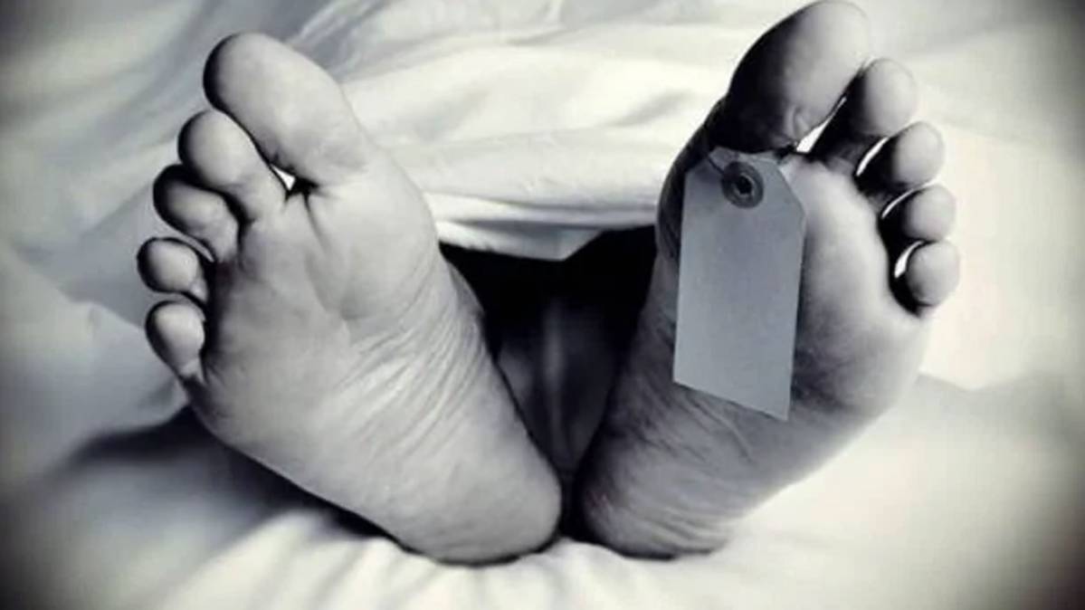 पुलिस की मदद से लड़की का शव बरामद