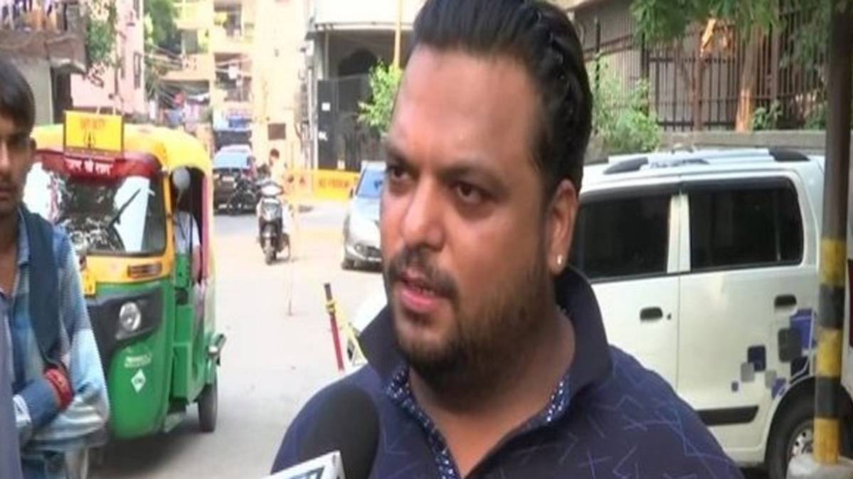 शख्स जिसका चालान काटा गया (Photo: ANI/Twitter)