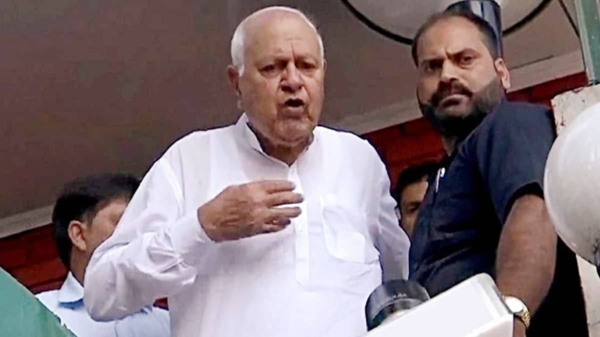 6 अगस्त को फारुक अब्दुल्ला अपने घर की चाहरदीवारी में