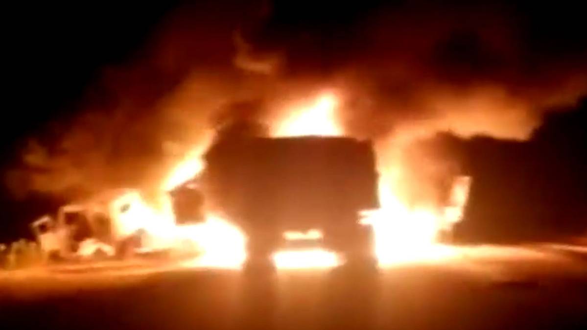 राजस्थान में 3 ट्रकों में टक्कर के बाद लगी भीषण आग