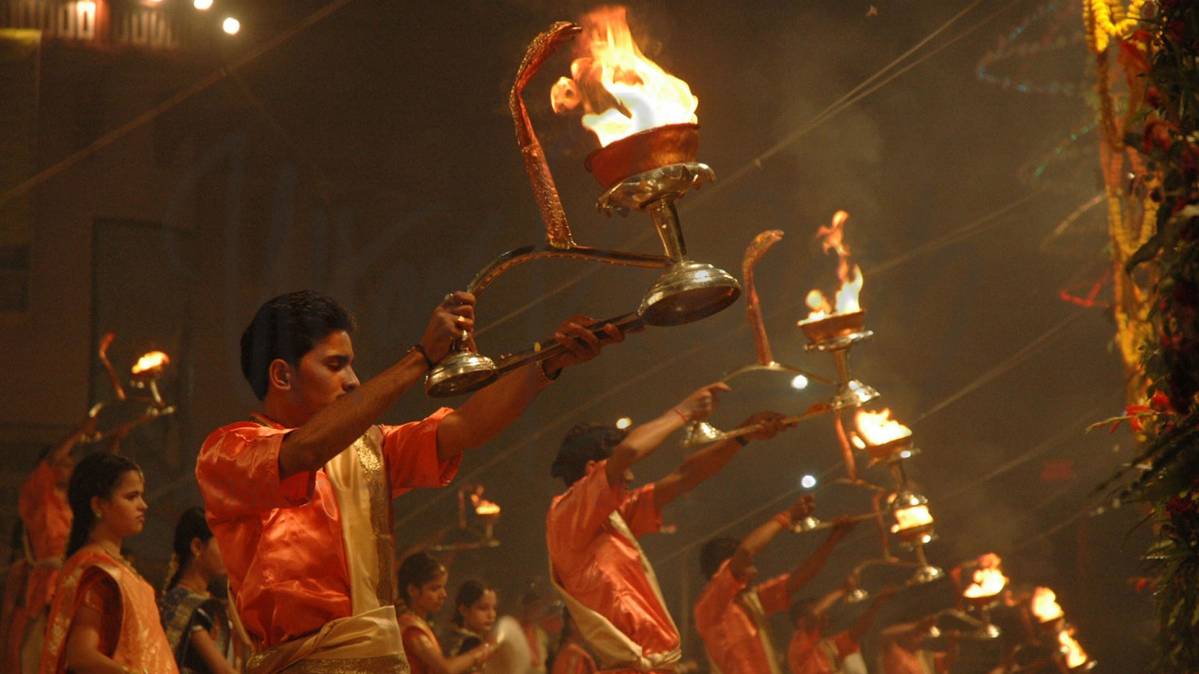 विश्वप्रसिद्ध गंगा आरती (Photo: UP Tourism/Twitter)