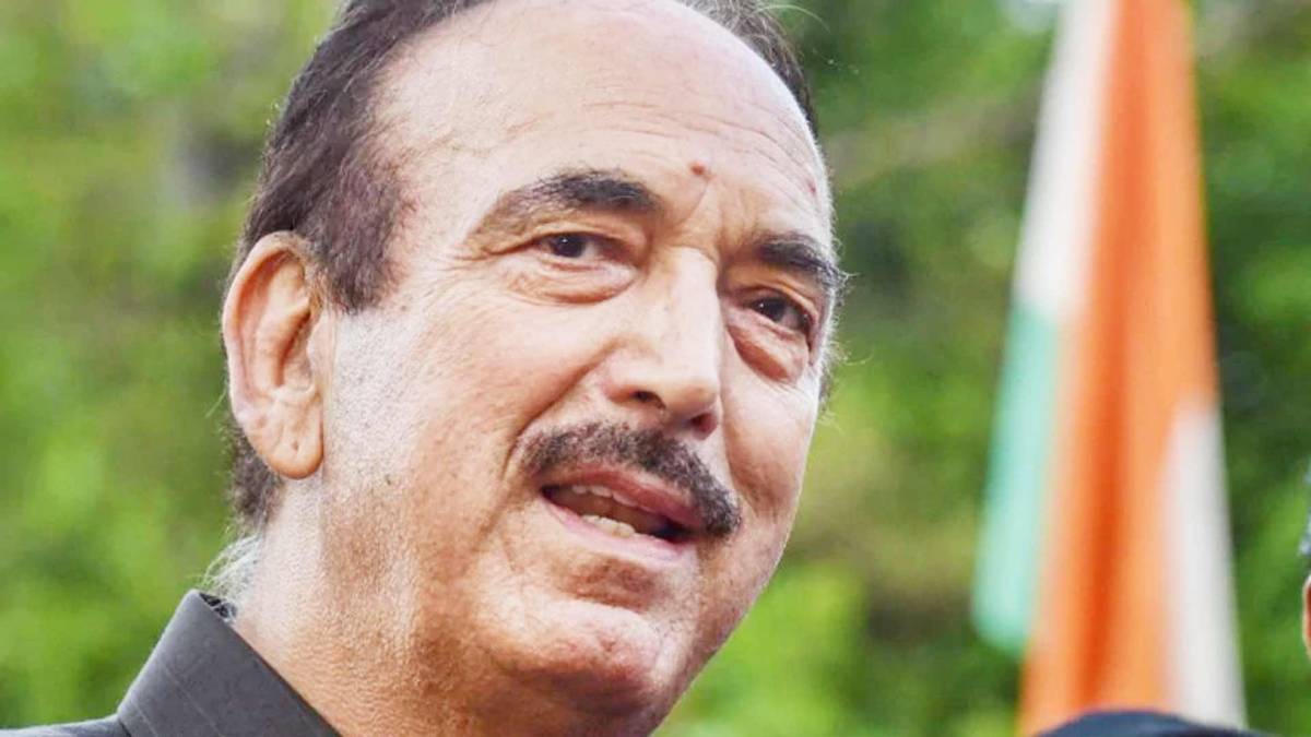 Ghulam Nabi Azad has been allowed to visit Kashmir. (Photo: PTI)