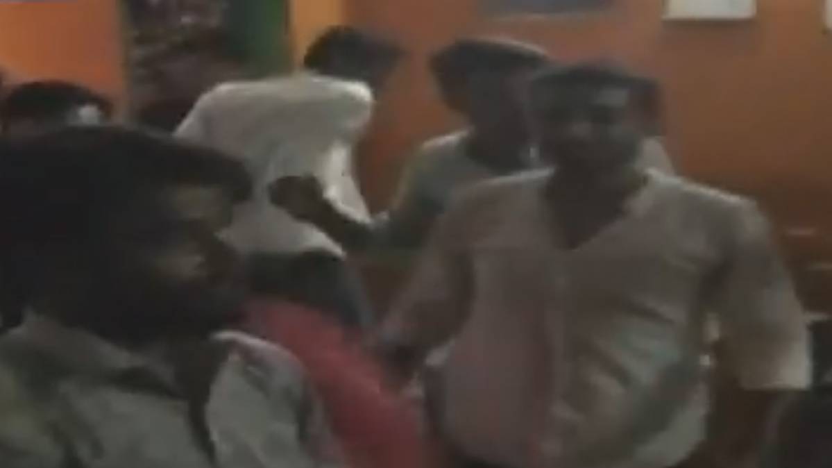 बिहार के गर्ल्स हॉस्टल में कोहराम (फोटो टीवी ग्रैब)