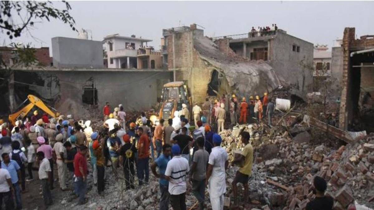 गुरदासपुर में एक पटाखा फैक्ट्री में ब्लास्ट