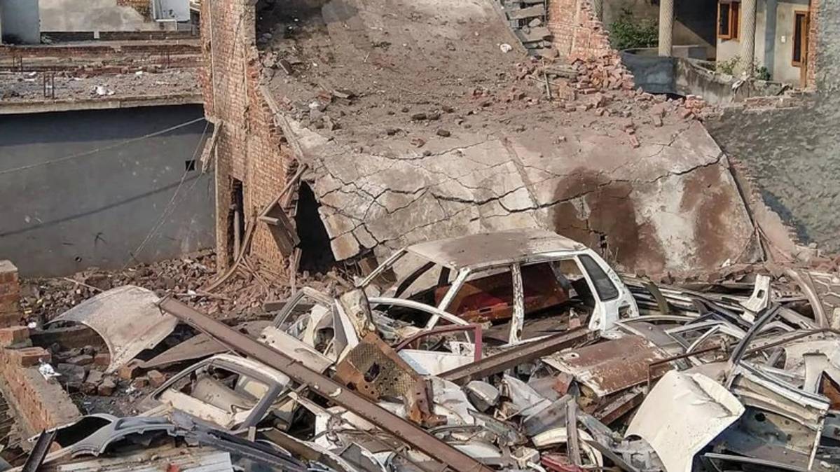 गुरदासपुर धमाके की तस्वीर (Photo: AP)