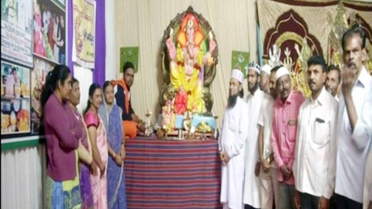 एक ही पंडाल में मनाया गया गणेशोत्सव- मुहर्रम (फोटो ANI)