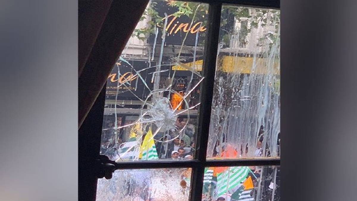 लंदन में भारतीय उच्चायोग पर हमला (फोटो-ANI)