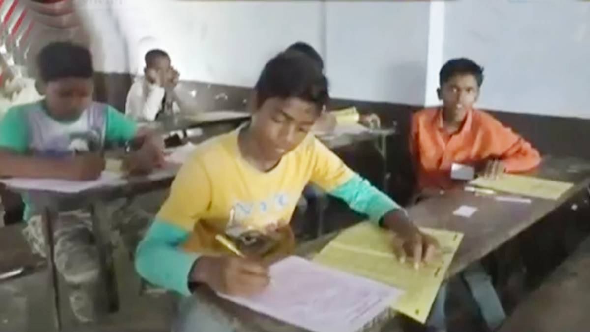 विज्ञान प्रतियोगिता में बड़ी संख्या छात्र शामिल