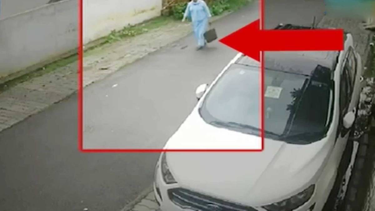CCTV में कैद हुई महिला