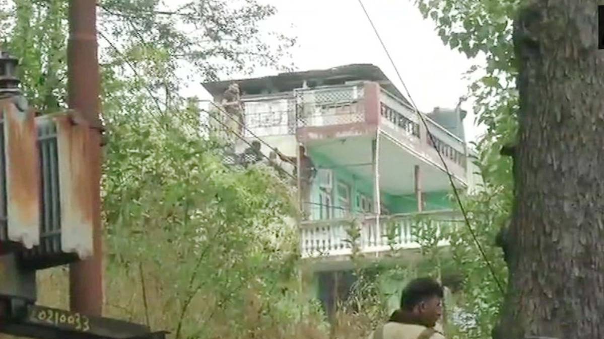 रामबन में मुठभेड़ जारी (फोटो-ANI)