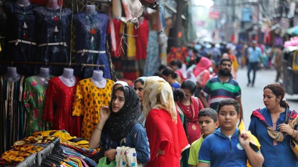 कश्मीर में फिर लौटा अमन चैन