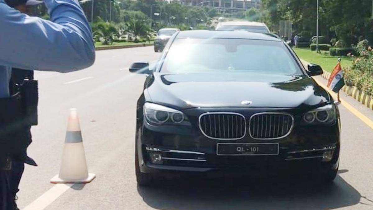 पाक में भारत के उप उच्चायुक्त कुलभूषण जाधव से मिलने विदेश मंत्रालय पहुंचे