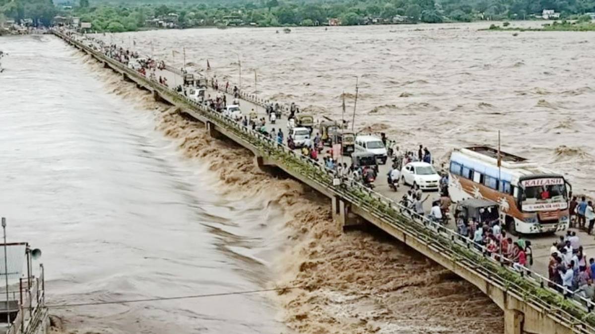 मध्य प्रदेश के 32 जिलों में त्राहि-त्राहि