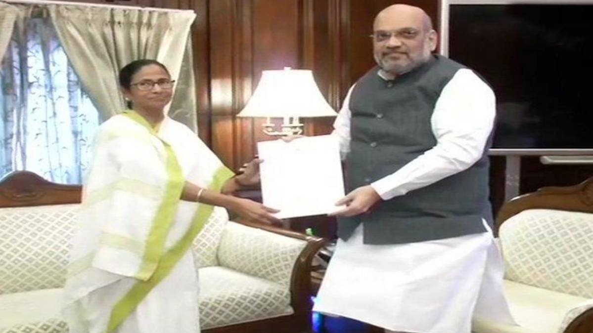 अमित शाह से मिलीं ममता बनर्जी (फोटो-ANI)