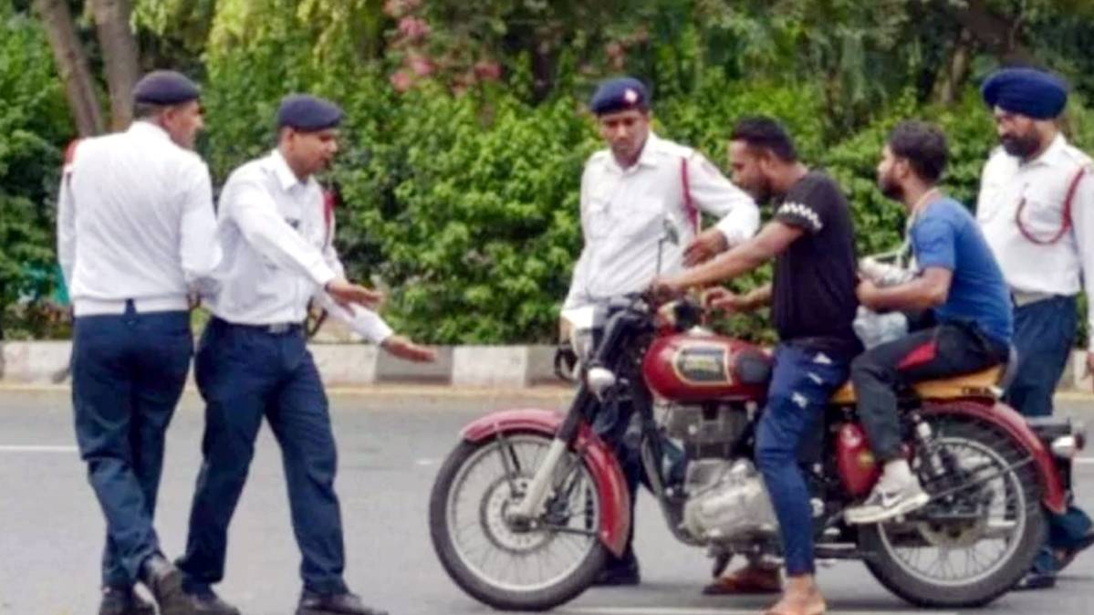 ट्रैफिक नियमों में बदलाव (फोटो - PTI)