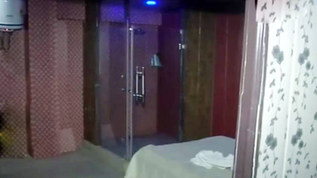 मसाज पार्लर का कमरा