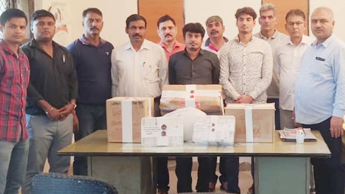 पुलिस की गिरफ्त में गैंग