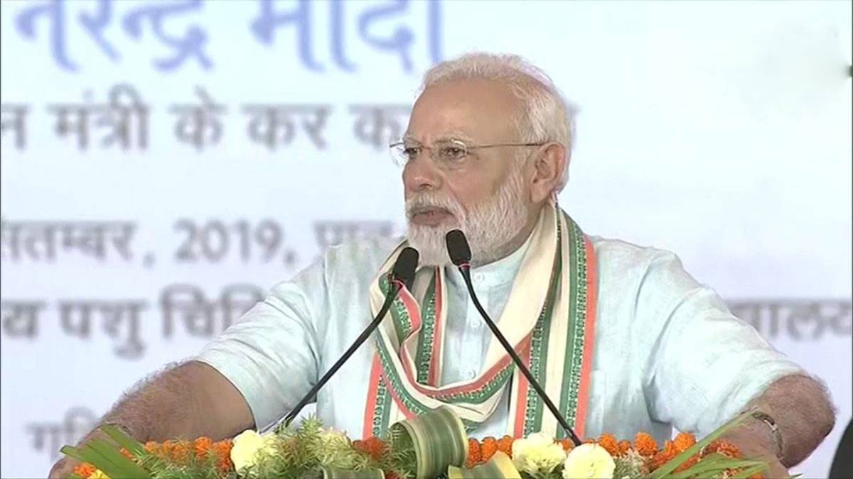 मथुरा में पीएम मोदी (फोटो-एएनआई)