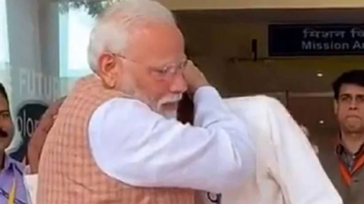 चांद से बस 2 कदम दूर