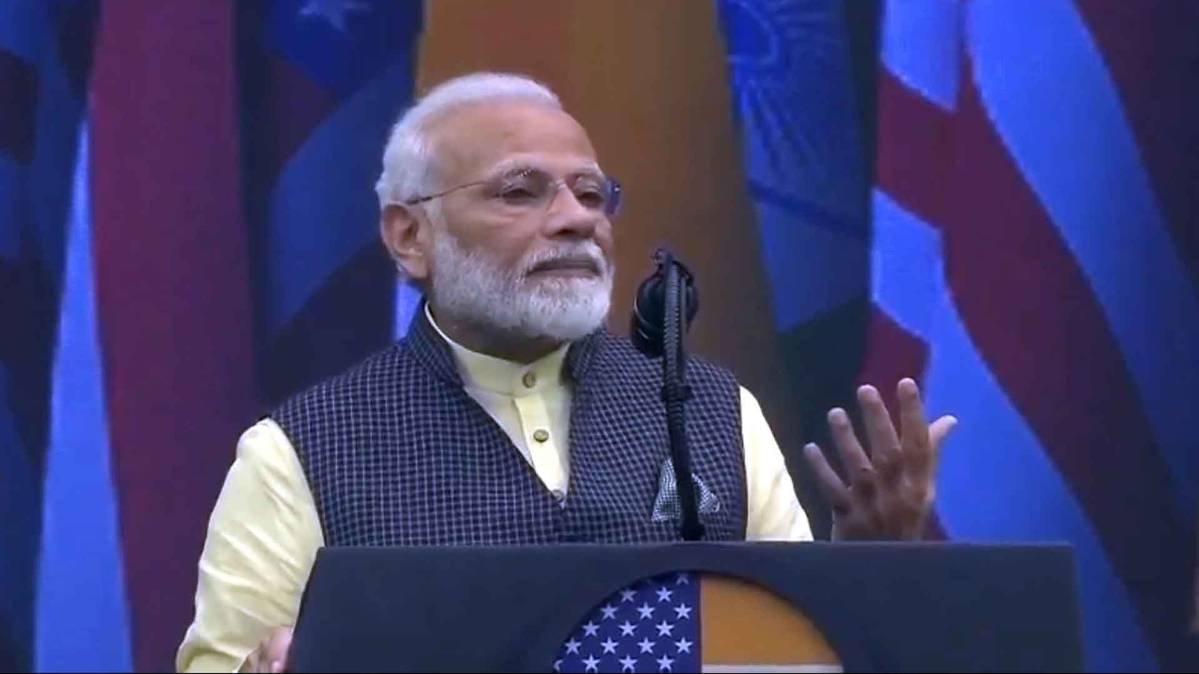 हाउडी मोदी कार्यक्रम में प्रधानमंत्री नरेंद्र मोदी (फोटो-IANS)