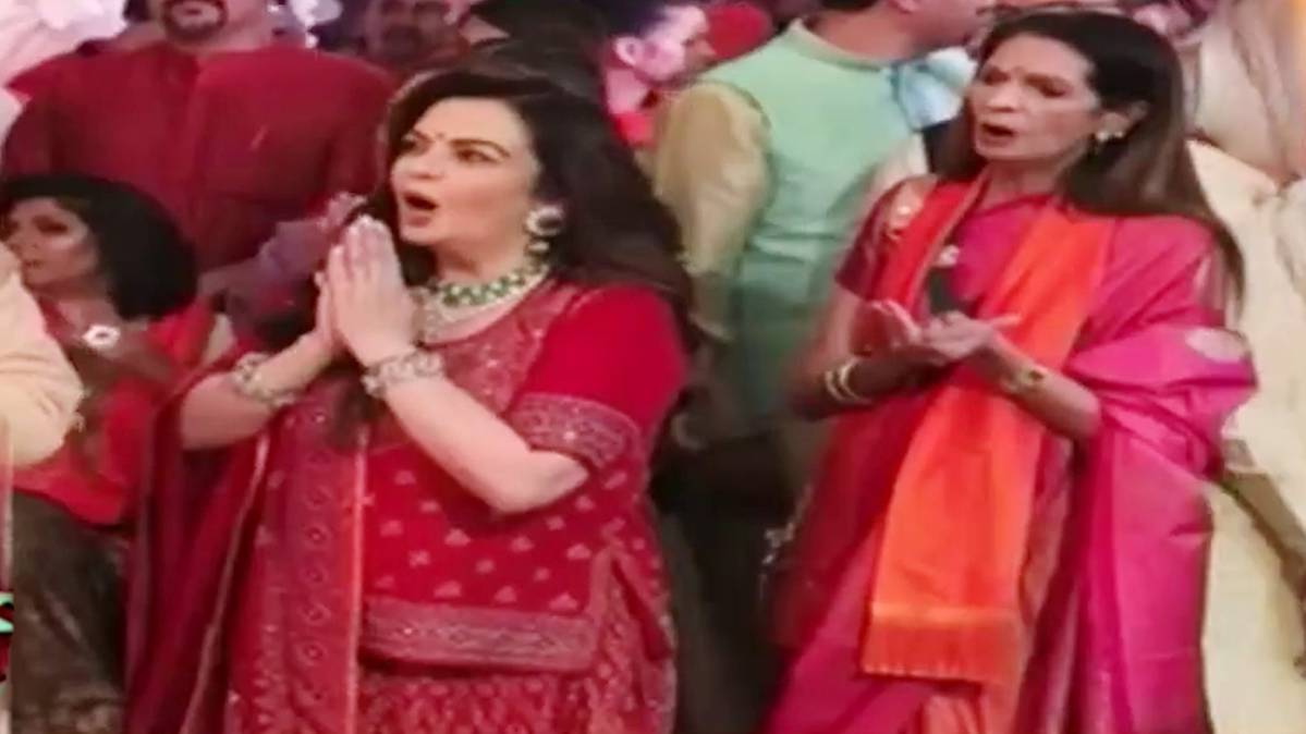 अंबानी के घर गणेश पूजा