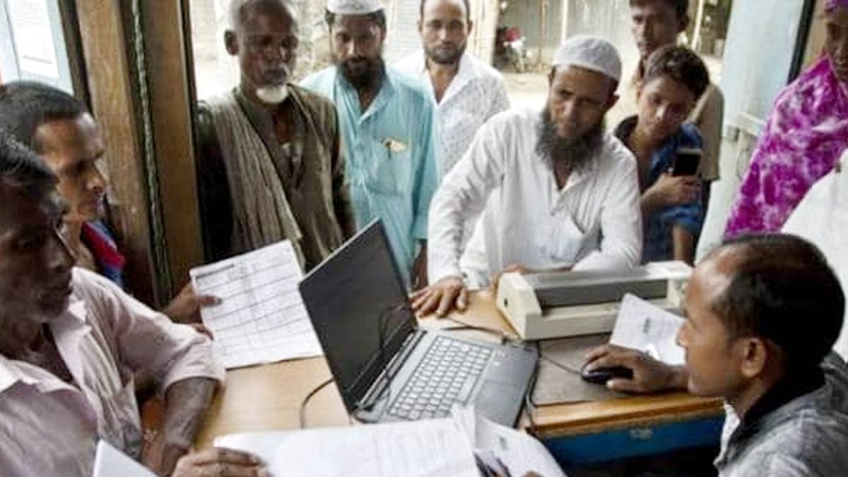 NRC की लिस्ट पर कई तरह के सवाल (फोटो: AP)