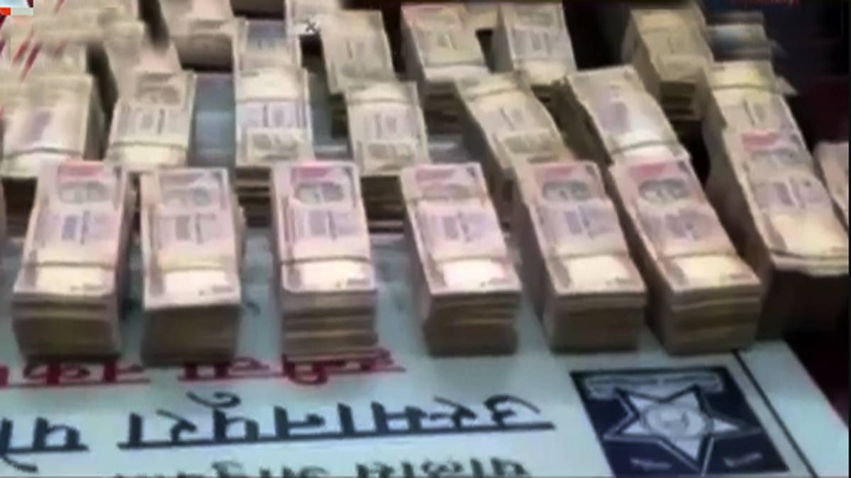 1 करोड़ के पुराने नोट बरामद