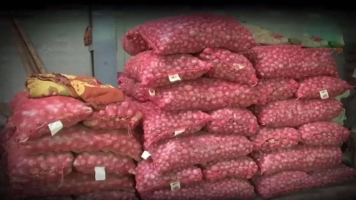 आखिर क्यों बढ़ रहे हैं प्याज-पेट्रोल के दाम?