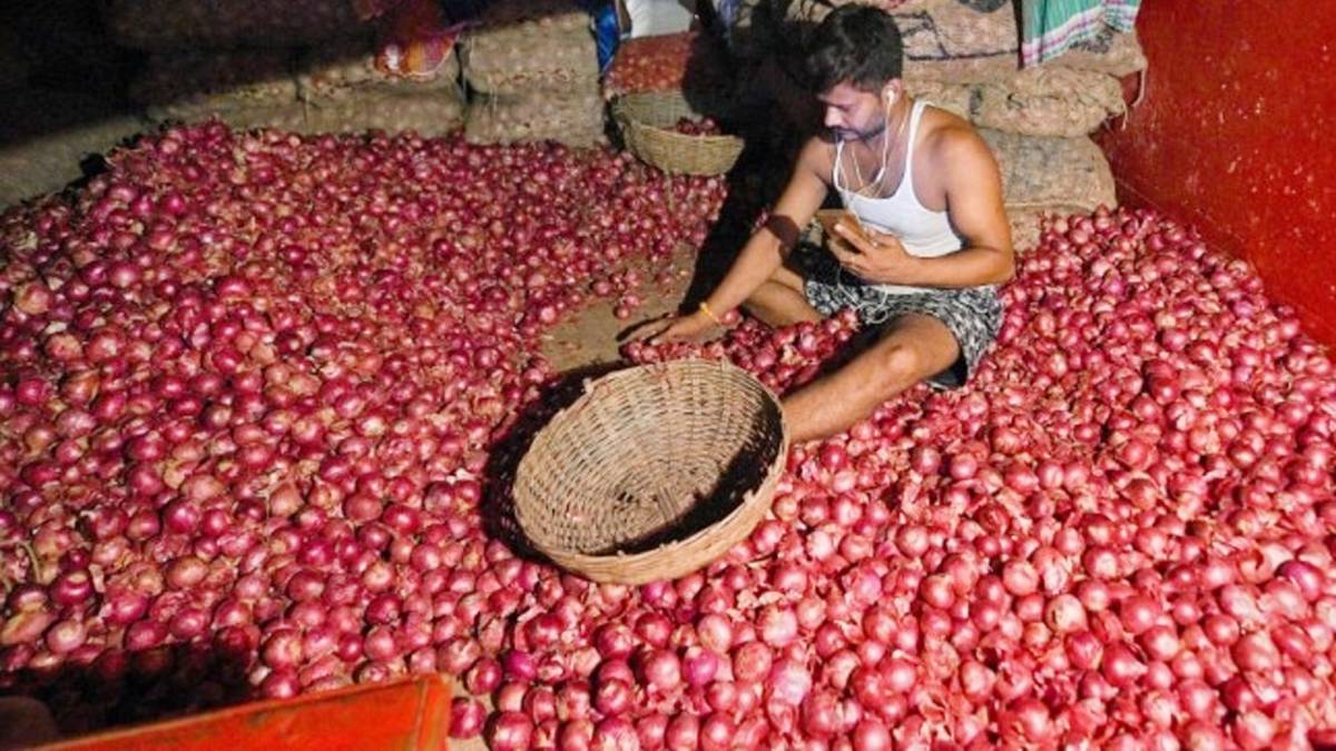 प्याज में सत्ता को हिलाने की ताकत (फोटो-PTI)