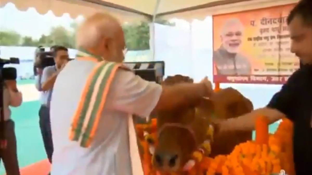 कृष्ण की नगरी में PM मोदी