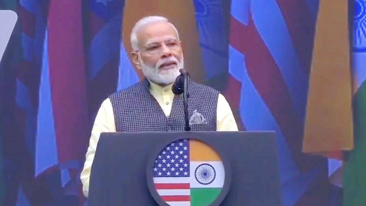 हाउडी मोदी कार्यक्रम को संबोधित करते हुए प्रधानमंत्री मोदी (फोटो-ANI)
