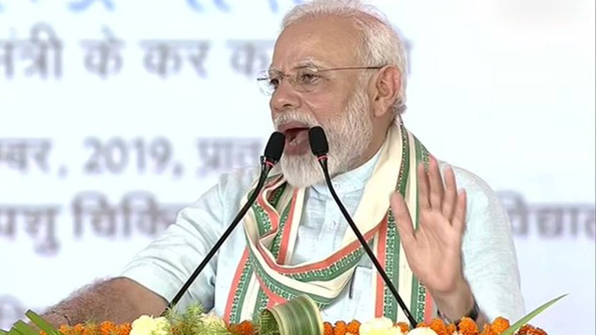 मथुरा में पीएम मोदी (फोटो- ANI)