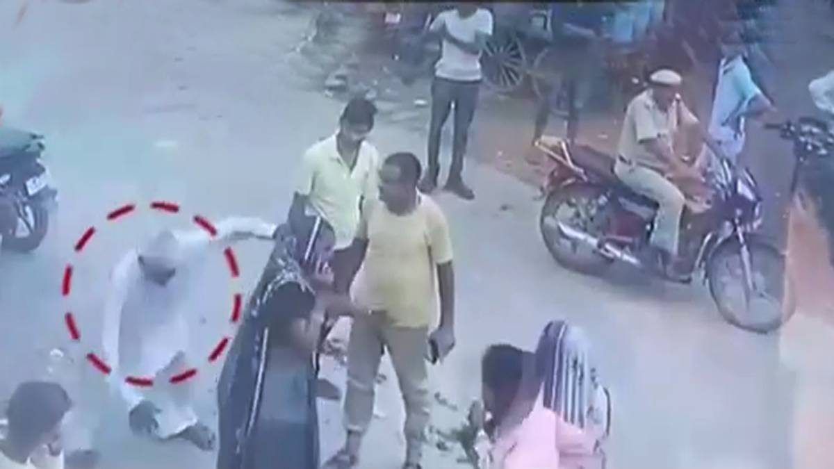 थानेदार ने बुजुर्ग को थप्पड़ मारा