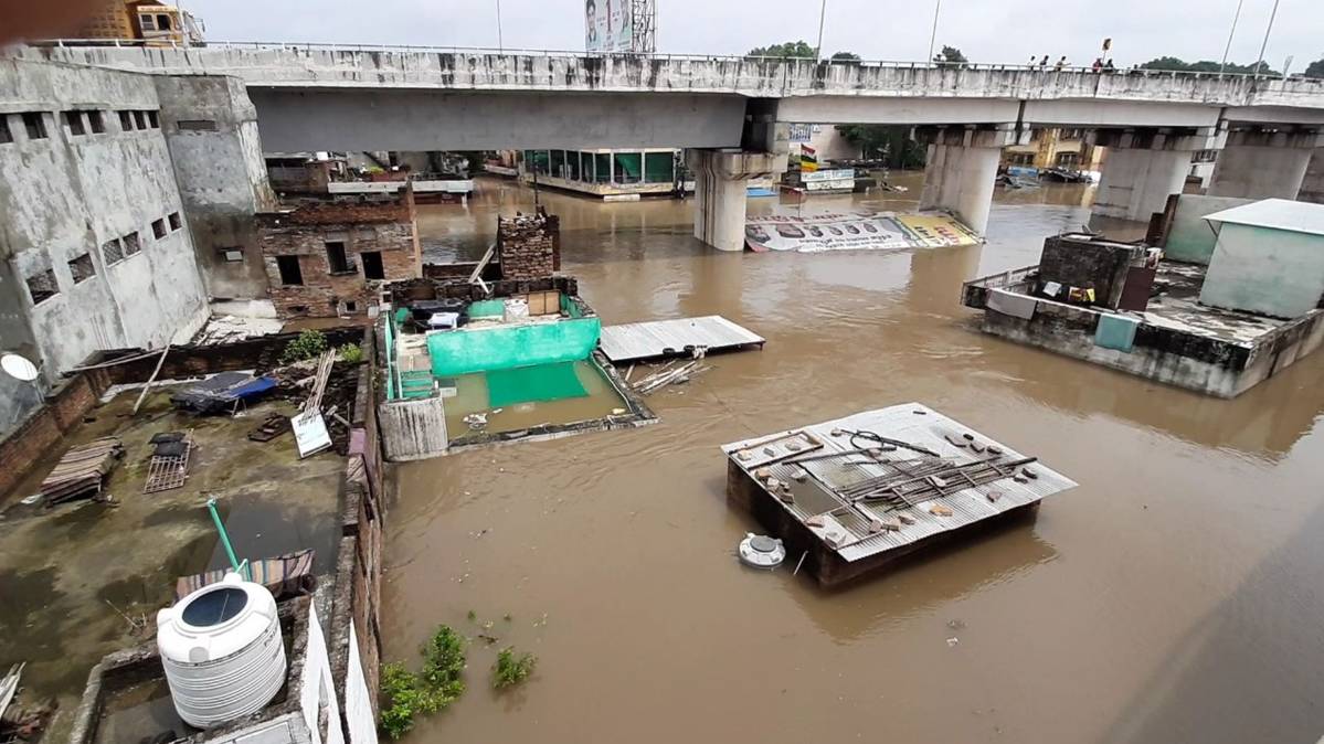 कोटा जिले में कहीं कहीं 12 से 15 फीट तक पानी भर चुका है (Photo: Gopal Gupta/Aajtak)