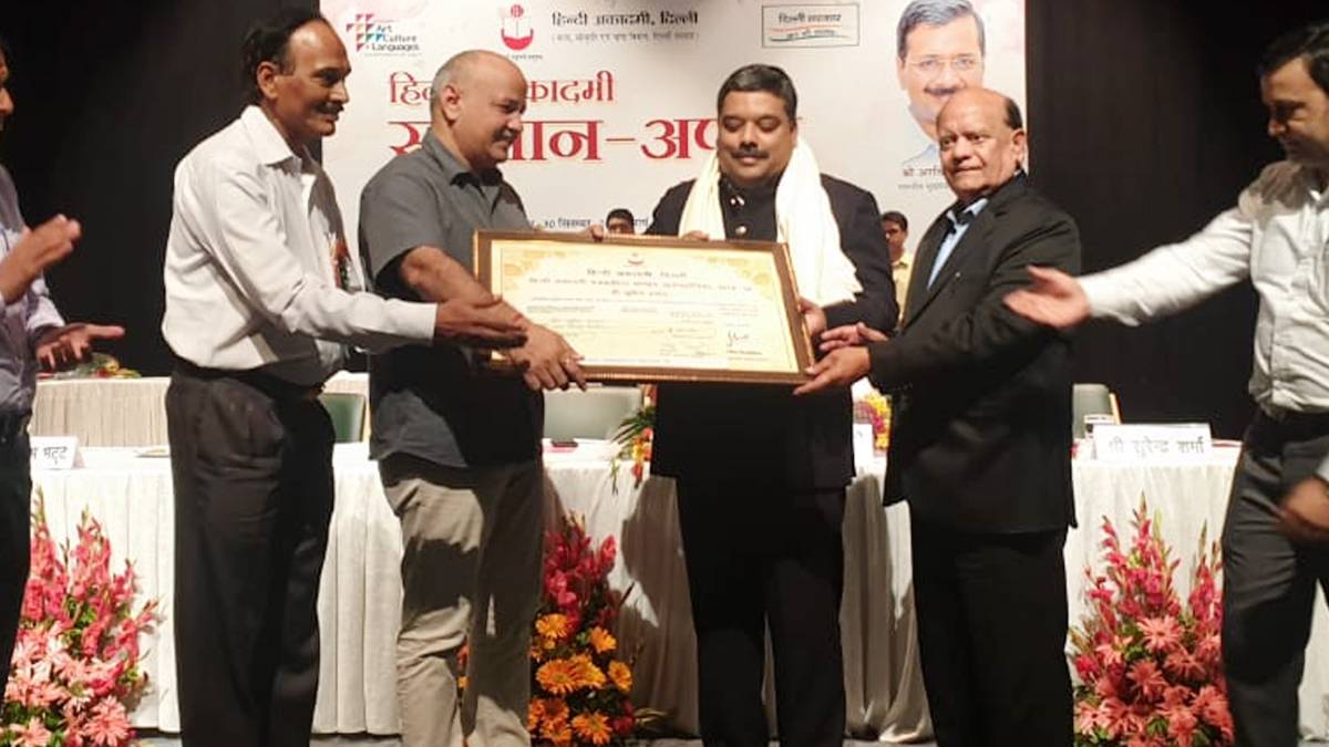 आजतक और इंडिया टुडे न्यूज चैनल के न्यूज डायरेक्टर सुप्रिय प्रसाद को सम्मान