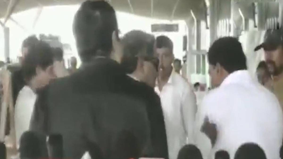 सिद्धारमैया ने जड़ा जोरदार थप्पड़ (फोटो ANI)