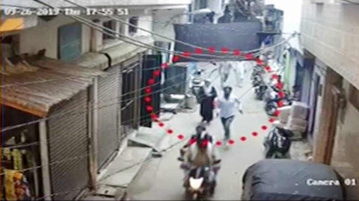 बाजार में की फायरिंग, CCTV फुटेज