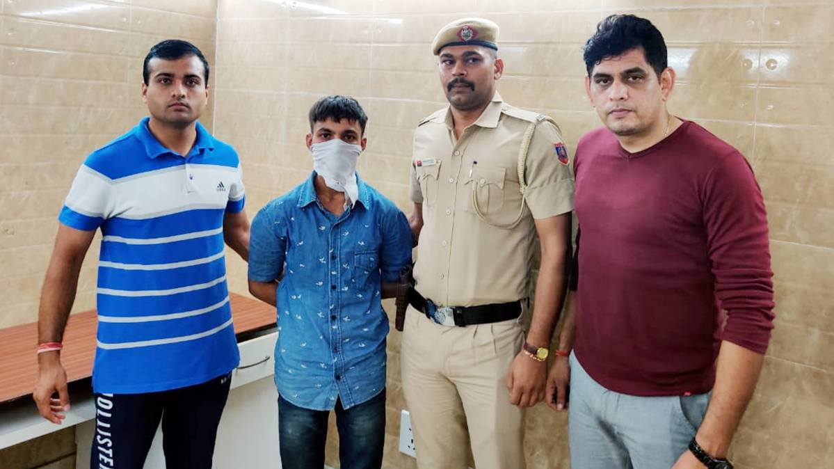 पुलिस की गिरफ्त में झपटमार